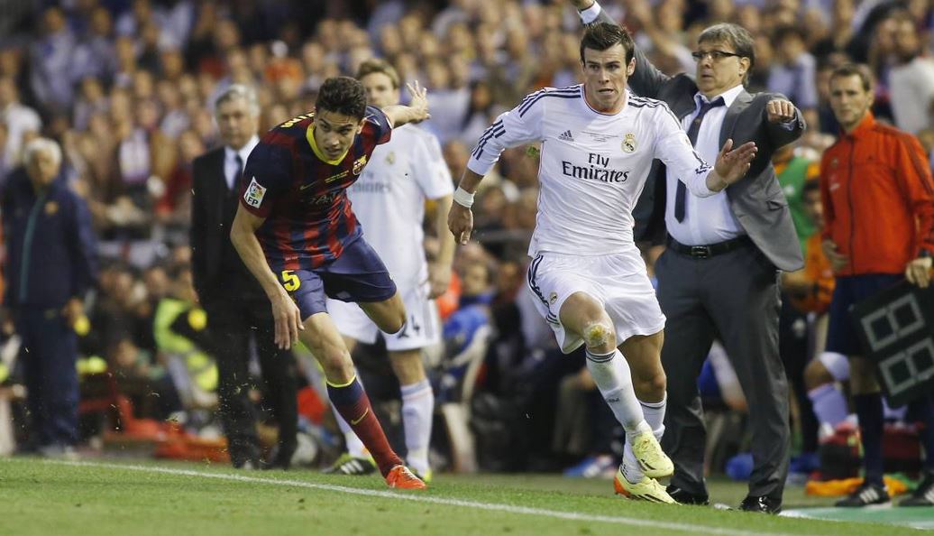 Gareth Bale celebró el gol del título de Copa contra el Barcelona luego de superar en una memorable carrera a Marc Bartra, hace seis años. (Foto: Diario AS)