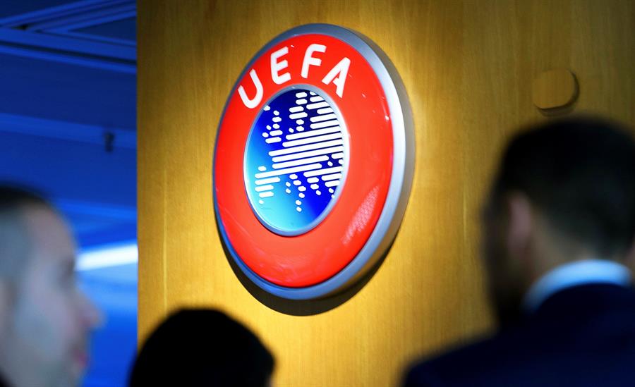 La UEFA decidió suspender todos los partidos amistosos de selecciones para aprovechar esas fechas y que las ligas terminen sus torneos. (Foto: EFE)