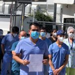 Médicos del Hospital Temporal del Parque de la Industria, que atienden a pacientes con COVID-19, se declaran en sesión permanente.