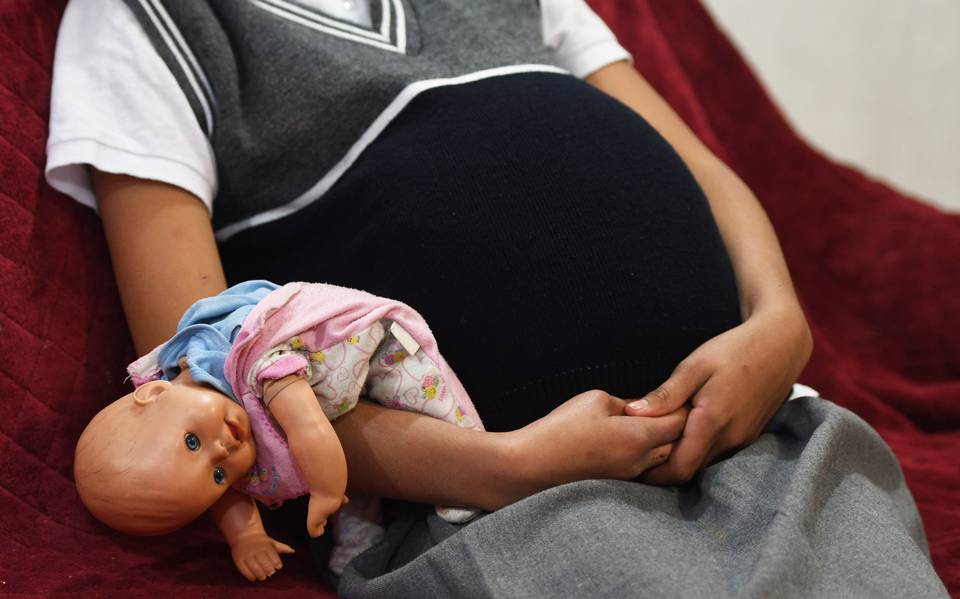 Más de 7 mil 900 mujeres menores de edad resultaron embarazadas y dieron a luz en el primer trimestre de 2021 en Guatemala. Esto según los registros reportados este lunes por el Observatorio de Salud Sexual y Reproductiva -OSAR-.