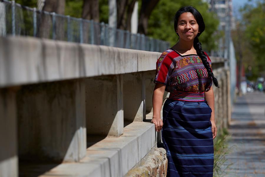 La cantautora maya kaqchikel guatemalteca Sara Curruchich anunció una colaboración que realizó junto a la artista mexicana Lila Downs; esto en conmemoración del Día Internacional de los Pueblos Indígenas, el próximo 9 de agosto.