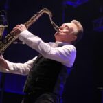 El saxofonista y compositor Brian Travers, fundador de la banda británica UB40 falleció este lunes comunicó la agrupación.
