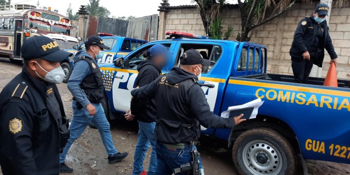 Agentes de la Policía Nacional Civil (PNC) reportaron capturas en 48 operativos que se llevaron a cabo este martes contra extorsiones y pandillas.