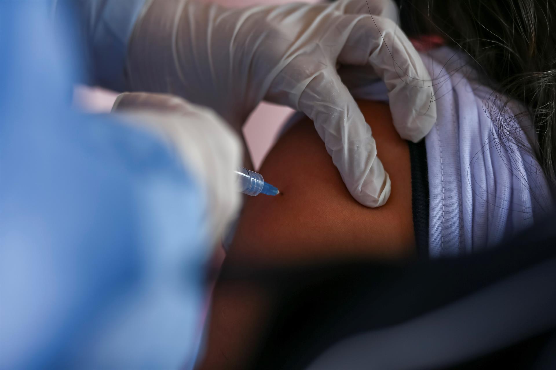 Ejército cuenta con 6 mil dosis de vacunas Pfizer para menores de edad