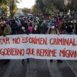 Gobierno mexicano regulariza caravana migrante