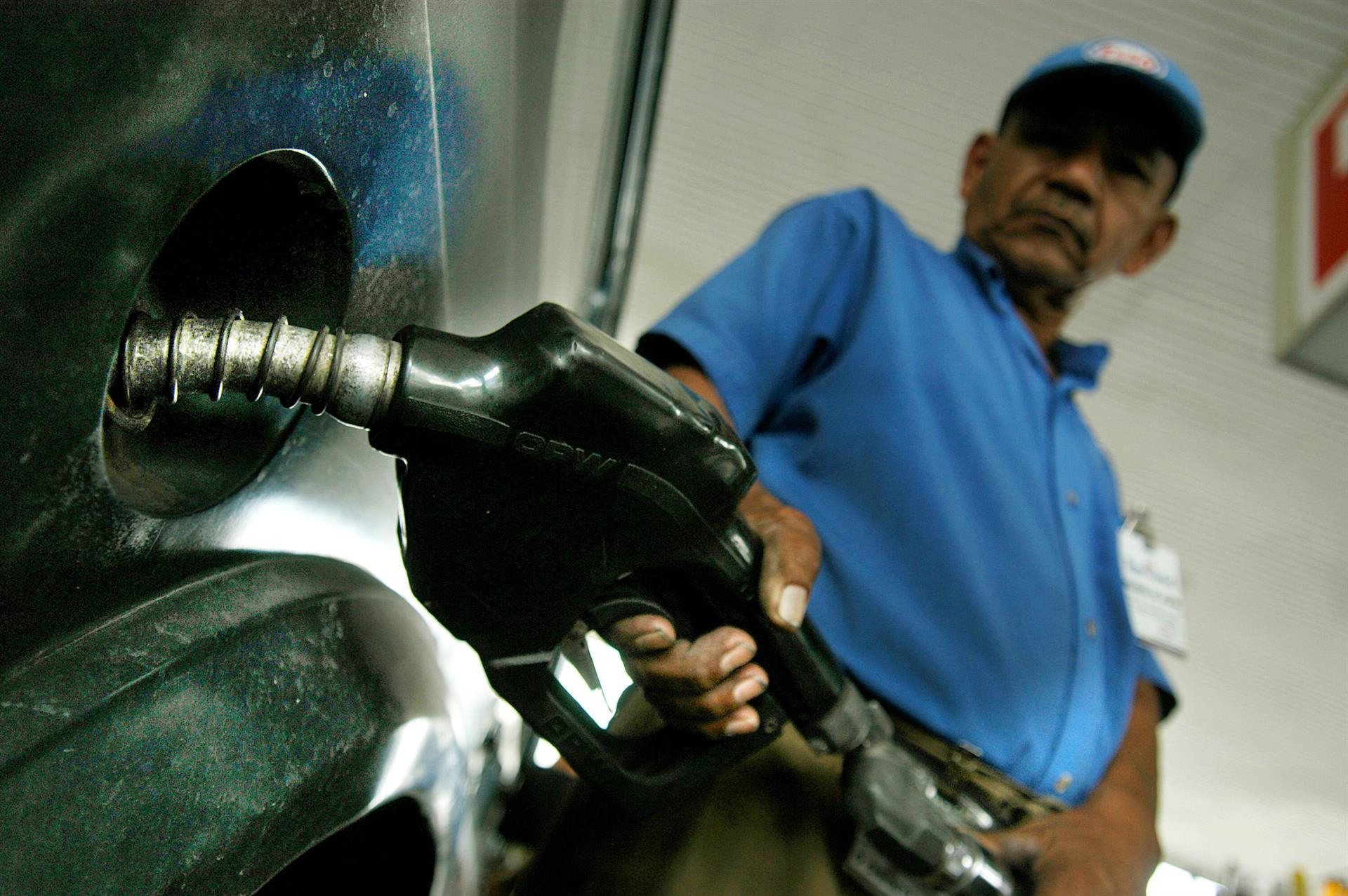 Diputado denuncia que Guatemala tiene la gasolina más cara de Centroamérica