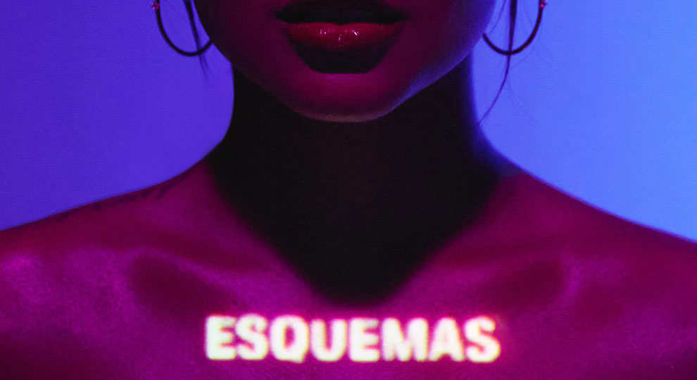 Becky G presenta "Esquemas", su más reciente álbum
