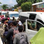 La sexta caravana migrante, la tercera formada esta semana, que partió el viernes desde la ciudad de mexicana de Tapachula, fronteriza con Guatemala, llegó a su fin el sábado; esto tras avanzar 40 kilómetros y entregarse a los agentes del Instituto Nacional de Migración (INM) en el municipio de Huixtla.