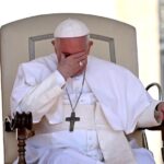 El papa Francisco pidió que "no nos acostumbremos" a la guerra en Ucrania como "si fuera algo lejano"; y recordó el "martirio" que están sufriendo los ucranianos, durante la audiencia general celebrada en la plaza de San Pedro.