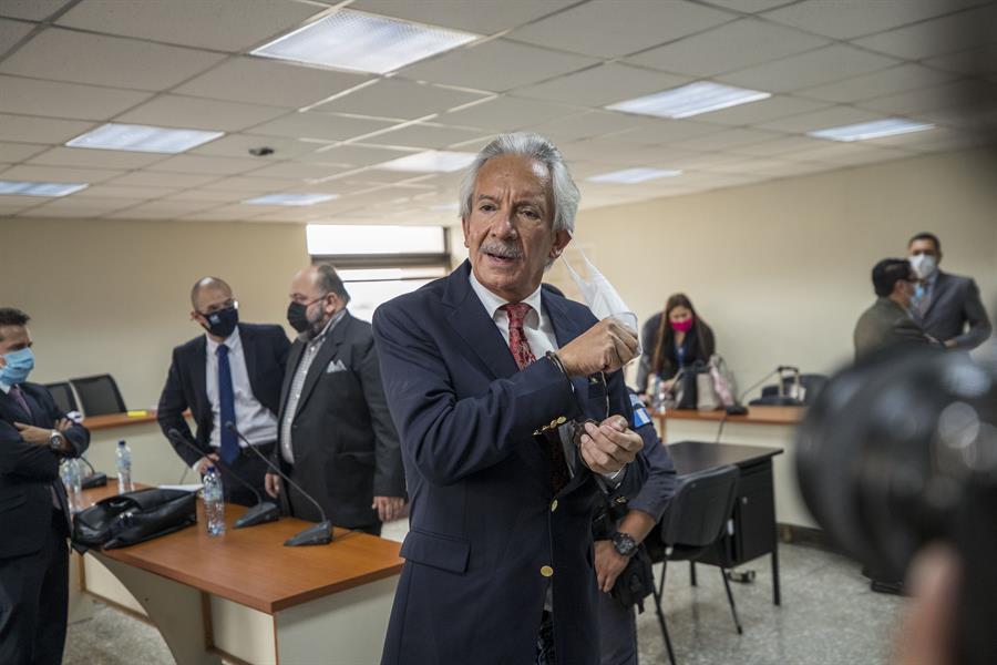 El periodista José Rubén Zamora Marroquín, presidente del matutino El Periódico, ha sufrido de "mucho estrés". También de "presión alta" en los seis días que lleva en prisión, pero pese a ello en las últimas horas está más "tranquilo".