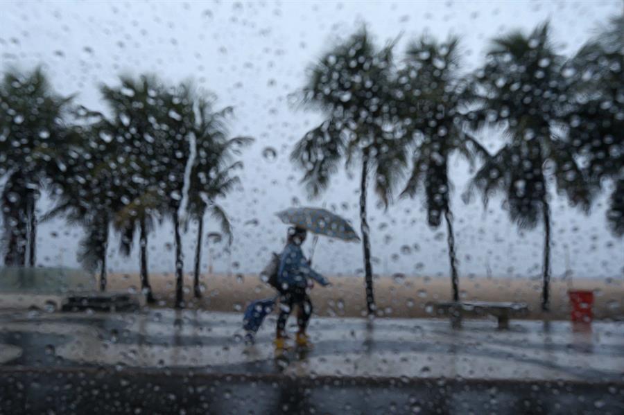 El Centro Nacional de Huracanes (NHC) estadounidense vigila dos sistemas de baja presión formados en el Atlántico. Uno de los cuales tiene un 80 % de probabilidades de ser depresión tropical en 48 horas. Esto cuando las secuelas del potente huracán Ian aún afectan a Cuba y Florida (EE.UU.).
