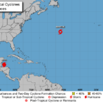 La tormenta tropical Lisa se transformó en un huracán de categoría 1 camino de Belice, mientras que Martin se fortalece en medio del Atlántico norte. También llegará a ser huracán, informó el Centro Nacional de Huracanes (NHC) de Estados Unidos.