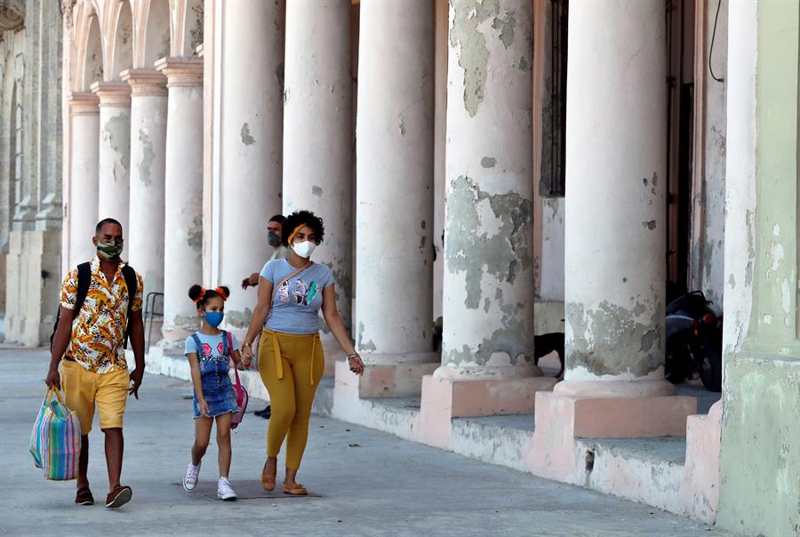 El incremento de los casos positivos de COVID-19 en Cuba, con 138 enfermos reportados en la pasada semana que representó un 43,8 %.