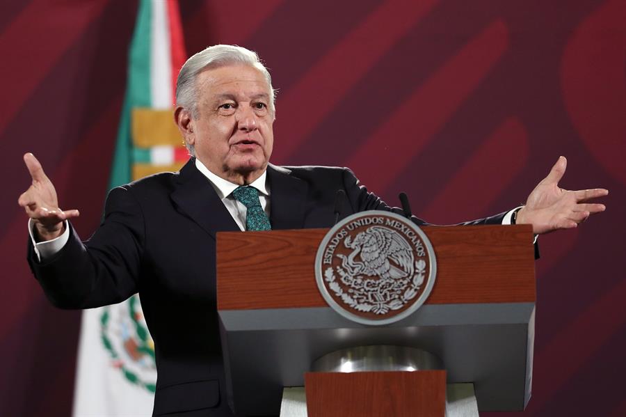 El presidente de México, Andrés Manuel López Obrador, anunció que su Gobierno otorgará visas temporales de un año a centroamericanos. Esto para trabajar en las obras públicas del país, como el Tren Maya. Esta es una de las construcciones más emblemáticas de su Administración.