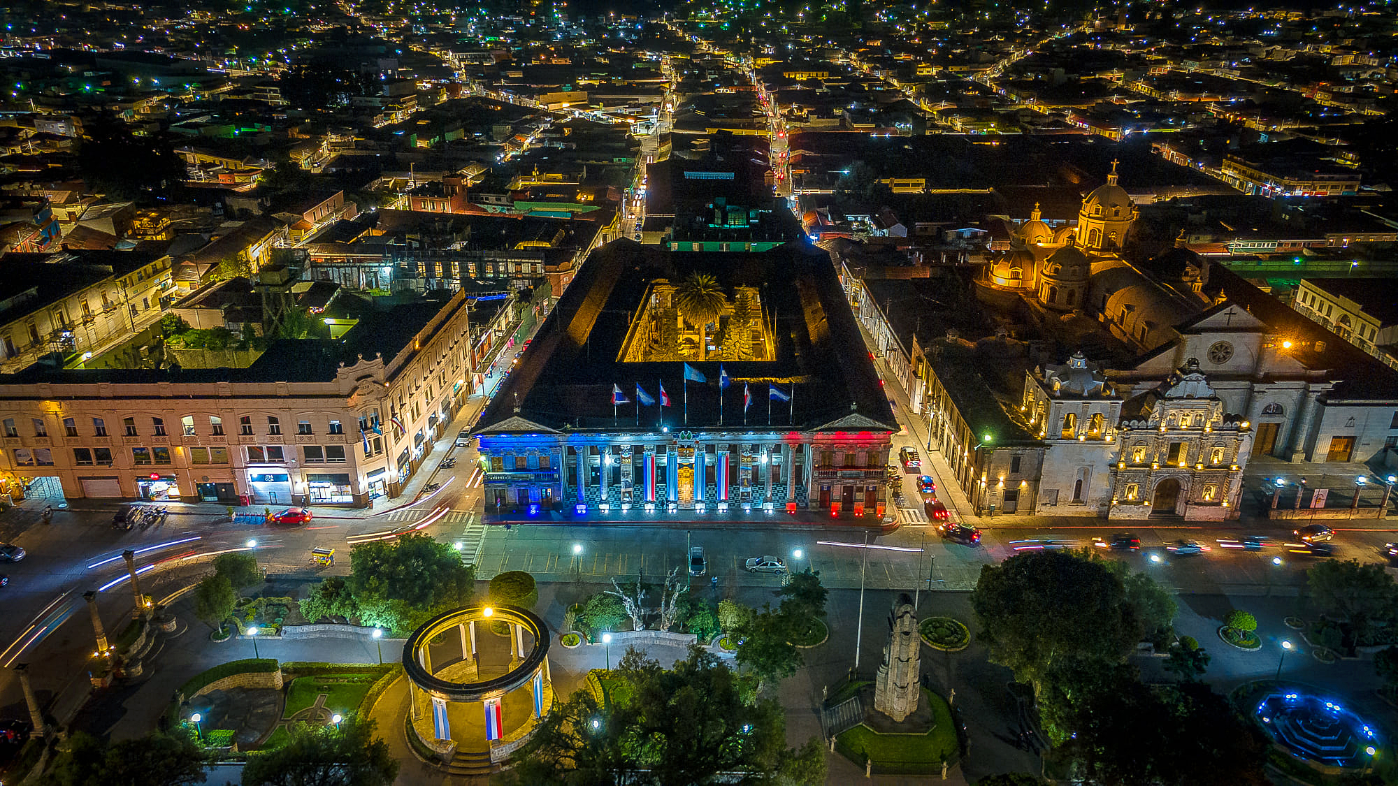 El Concejo Municipal recibió a integrantes de vecinos del Comité Conmemorativo de los 500 años de Fundación de Quetzaltenango, en el que se destacan varias actividades educativas, sociales y culturales en el 2024.