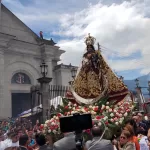 Con la presencia de más de 20 mil personas, la ciudad de Quetzaltenango vivió uno de sus eventos religiosos más tradicionales y esperados: el traslado de la imagen de la Virgen del Rosario desde su capilla hasta el altar mayor de Catedral Metropolitana de Los Altos.