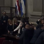 La diputada Mercedes Monzón, del partido Movimiento Semilla, denunció una agresión física por parte de la también parlamentaria Greicy de León, de la bancada de Vamos.