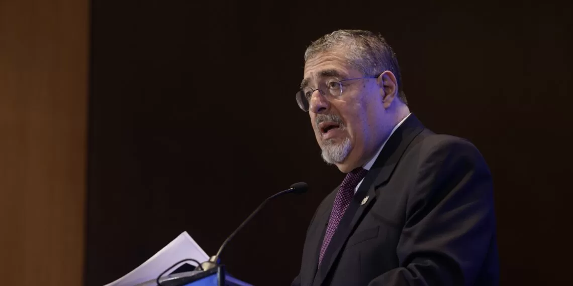 El presidente Bernardo Arévalo de León, llegó a Europa para iniciar su primera gira tras su investidura el pasado 14 de enero. Como primer punto de su agenda tendrá este viernes una intervención en la Conferencia Internacional de Seguridad de Múnich junto a otros jefes de Estado.