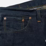 ¿Alguna vez te has preguntado para qué sirve el pequeño bolsillo delantero de tus pantalones de lona? Esta es la explicación de por qué existe ese pequeño compartimiento.