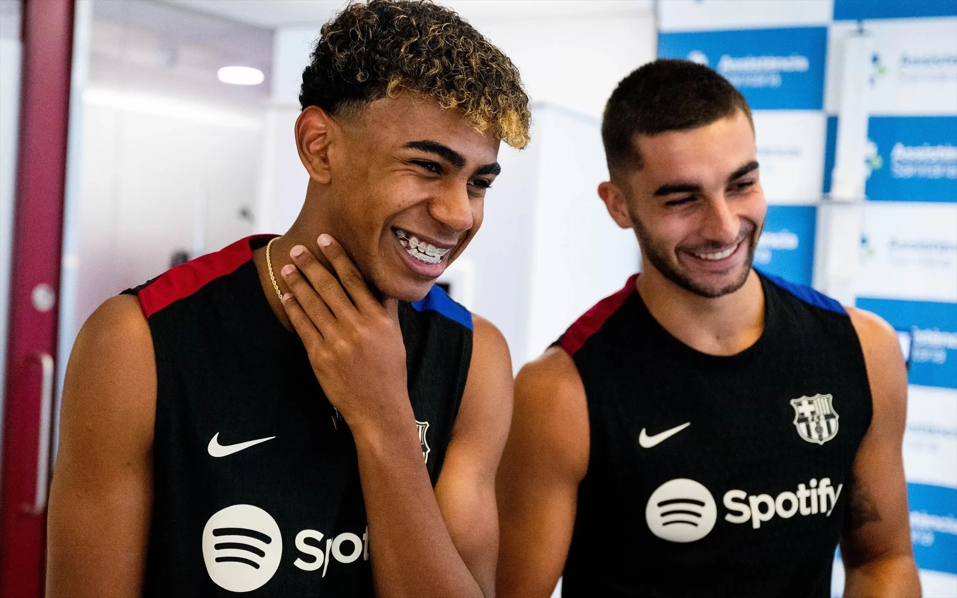 El padre del futbolista del FC Barcelona Lamine Yamal empieza a recuperarse tras ser apuñalado el miércoles en Mataró, Barcelona. El padre del jugador confirmó ayer con su primera reacción a lo sucedido, a través de las redes sociales.