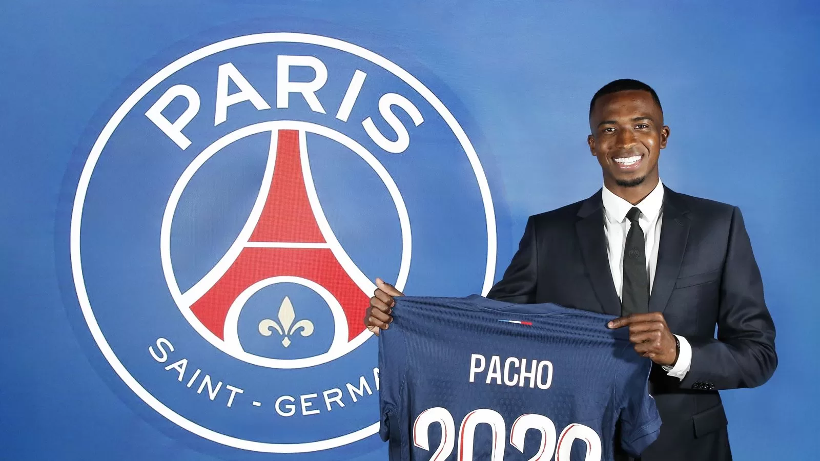 El París Saint Germain (PSG) anunció el fichaje del internacional ecuatoriano Willian Pacho, el primer jugador de esa nacionalidad en la historia del club francés.