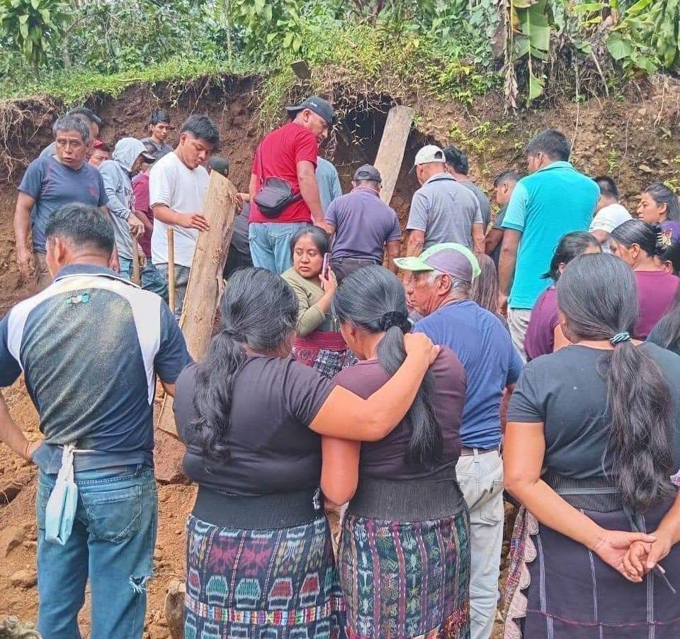 Hombre muere soterrado en obra de construcción en Sololá