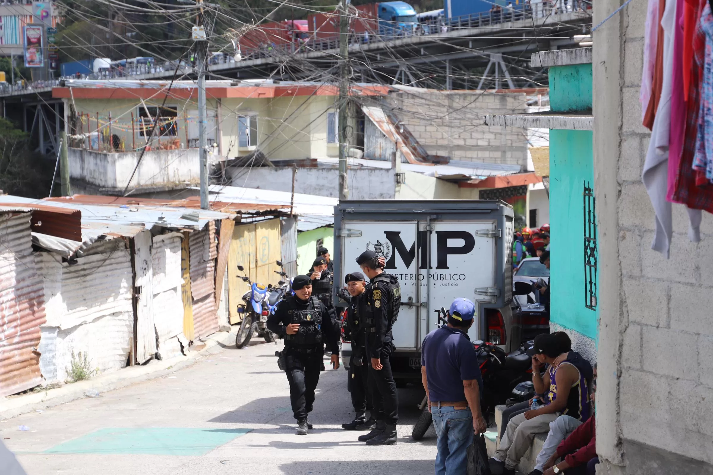 MP investiga accidente en Calzada La Paz mientras cifra de fallecidos asciende a 53