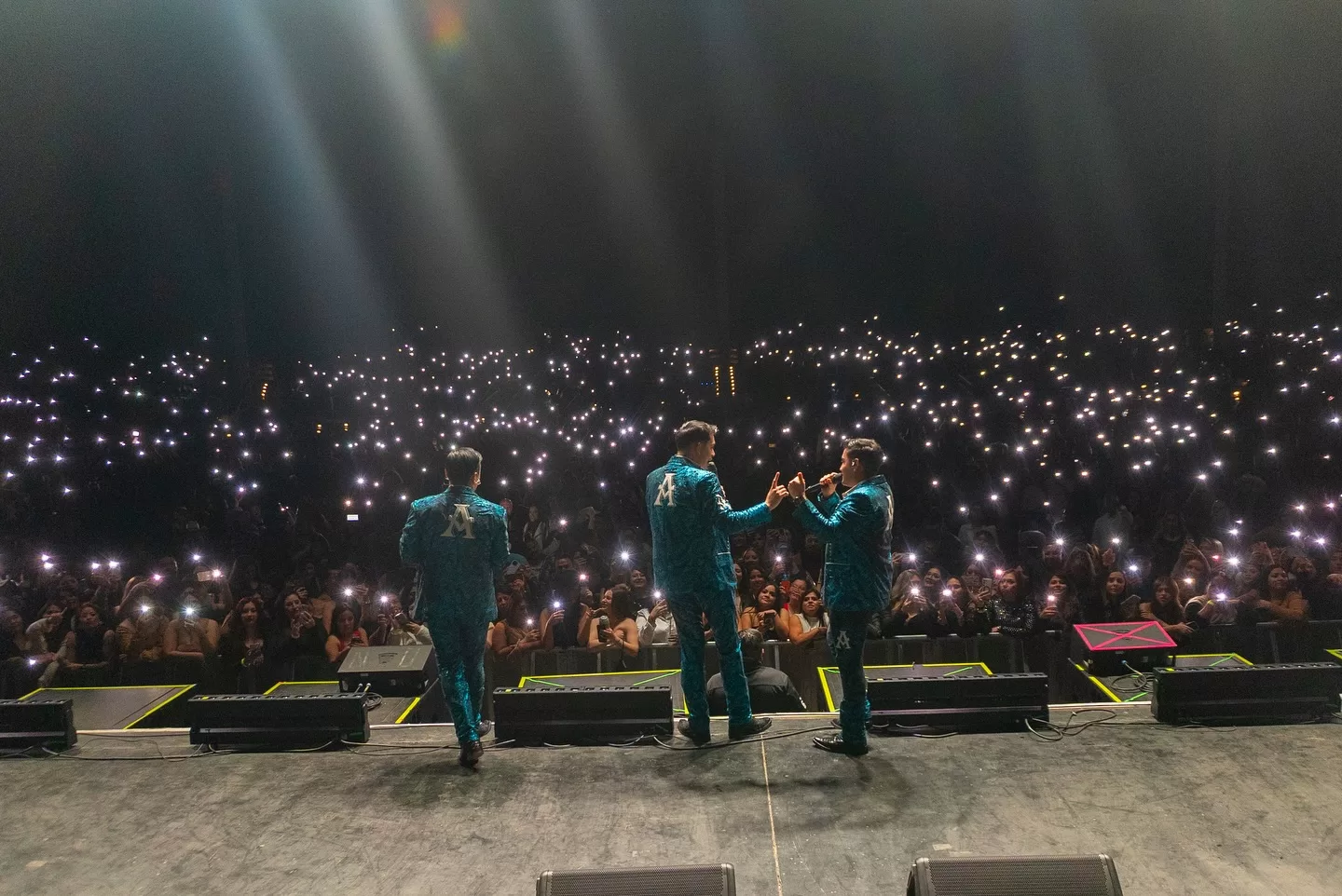 La Arrolladora Banda El Limón lanza su nuevo álbum “Una Historia Mal Contada”