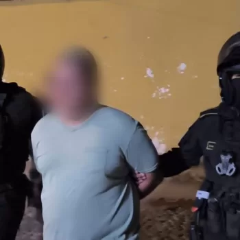 Agentes del Grupo de Reacción Inmediata Lobos (GRIL) de la Policía Nacional Civil (PNC), capturaron a Otto, de 24 años, durante un operativo en Jocotenango, Sacatepéquez.
