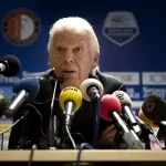 El exentrenador neerlandés de fútbol Leo Beenhakker falleció este jueves, a sus 82 años, después de una larga carrera en los banquillos de todo el mundo, especialmente exitosa en el Real Madrid, donde ganó seis títulos entre 1986 y 1989.