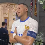 El museo de cera Madame Tussauds de Londres exhibe por primera vez al público la figura de cera del futbolista francés del Real Madrid Kylian Mbappé.