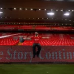 Mohamed Salah, futbolista del Liverpool, ha renovado su contrato con los 'Reds' hasta 2027, ha anunciado el club inglés este viernes.