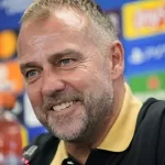 El entrenador del Barcelona, Hansi Flick, ha instado a sus jugadores a "rendir al máximo" en la eliminatoria contra el Borussia Dortmund. Es un rival que ha calificado de "muy fuerte".