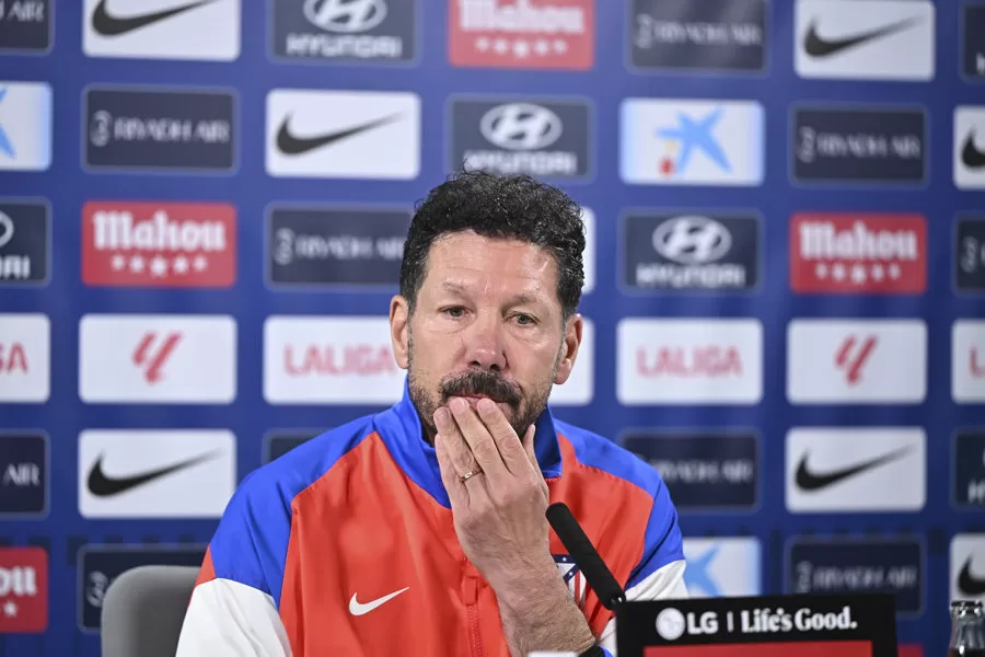 Diego Simeone, entrenador del Atlético de Madrid, lamentó que al conjunto rojiblanco le ha faltado “sumar nueve o diez puntos en algunos campos”. Canchas donde tendría que haber logrado para seguir vivo en la competencia por LaLiga .
