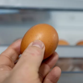 ¿Cuánto tiempo puedes guardar huevos crudos o cocidos o sin riesgo de intoxicación?