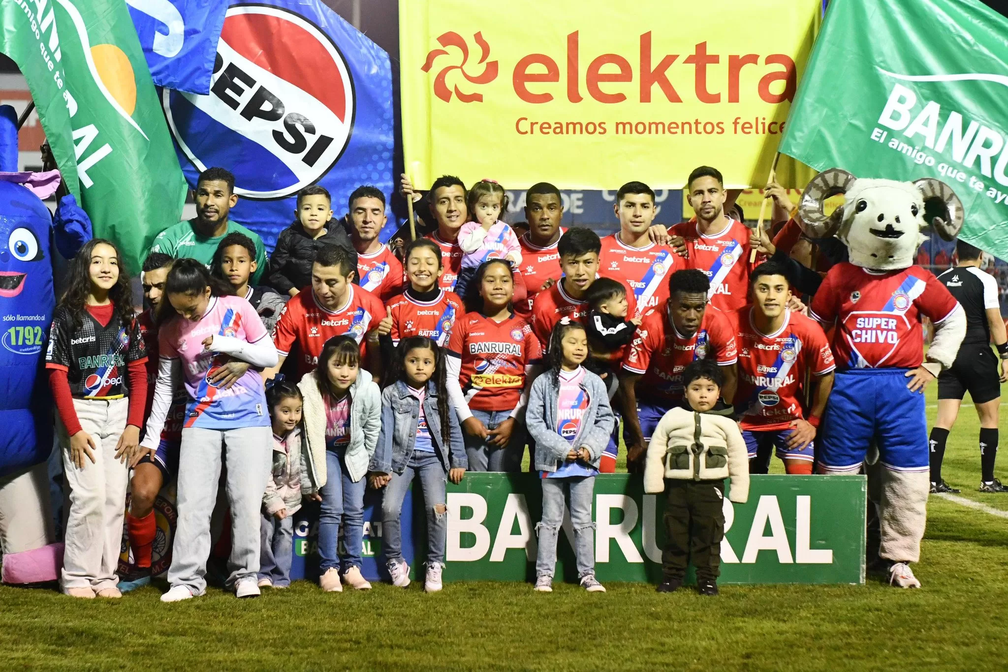 Xelajú MC anuncia salida de 10 jugadores tras el Clausura 2025