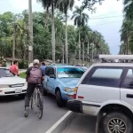 Taxistas bloquean accesos a Retalhuleu en protesta contra cobro municipal