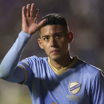 El mediocampista Ramiro Vaca, de las filas del Bolívar y uno de los goleadores de la Copa Libertadores, quedó suspendido tras dar positivo por dopaje.