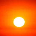 Ante el aumento de temperaturas que se presentan actualmente en diversas regiones del país, el Instituto Nacional de Sismología, Vulcanología e Hidrología (Insivumeh) aclaró que a Guatemala no le afecta una ola de calor.