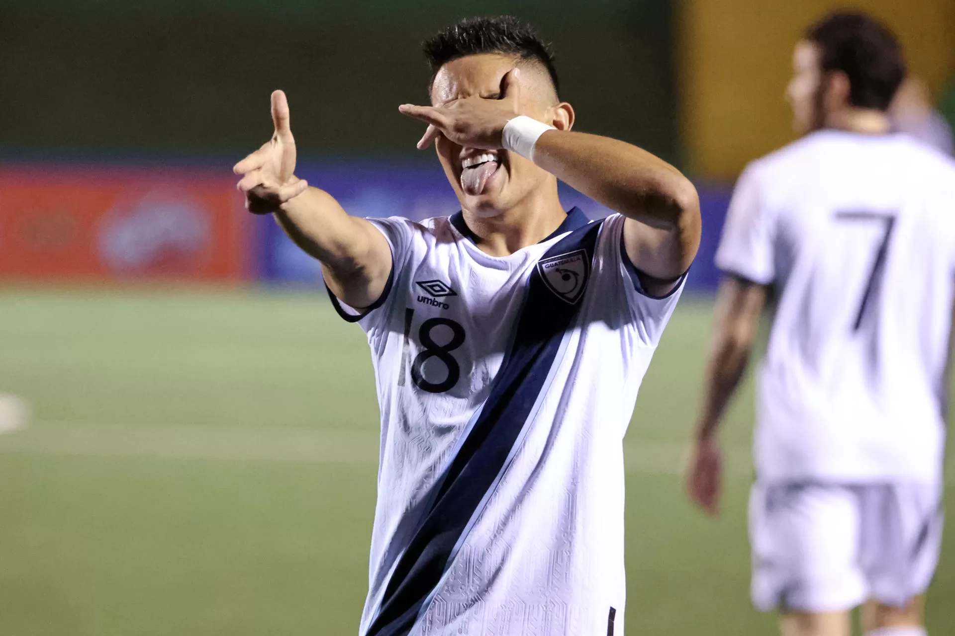 Óscar Santis anota triplete y clasifica a Guatemala a la siguiente ronda mundialista