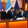 Guatemala y Estados Unidos firman acuerdo para intercambiar información de privados de libertad